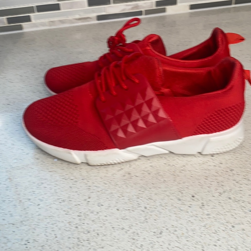 Stunning women’s red running shoe. Size 8/9 - Picture 4 of 5